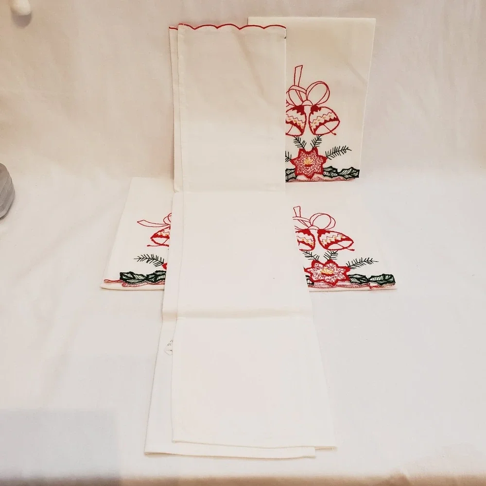 Set Of 4 Holiday Bells Embroidered Napkins 14